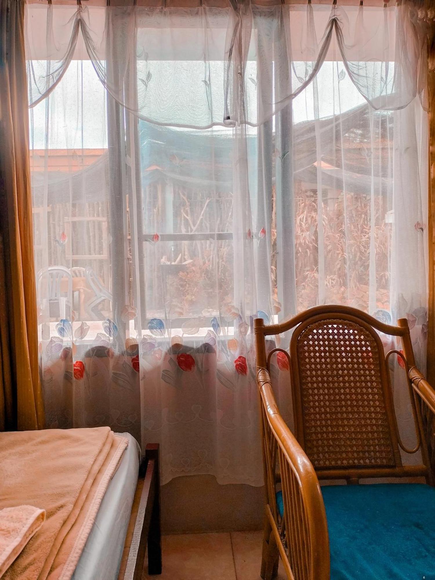 Brussels Homestay Kost Balige Luaran gambar